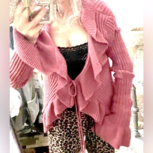 Contemporary soft fluffy Flattering over sweater - Picture 3 of 11